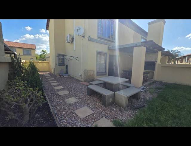 2 BEDROOM TOWNHOUSE FOR SALE IN ANNLIN